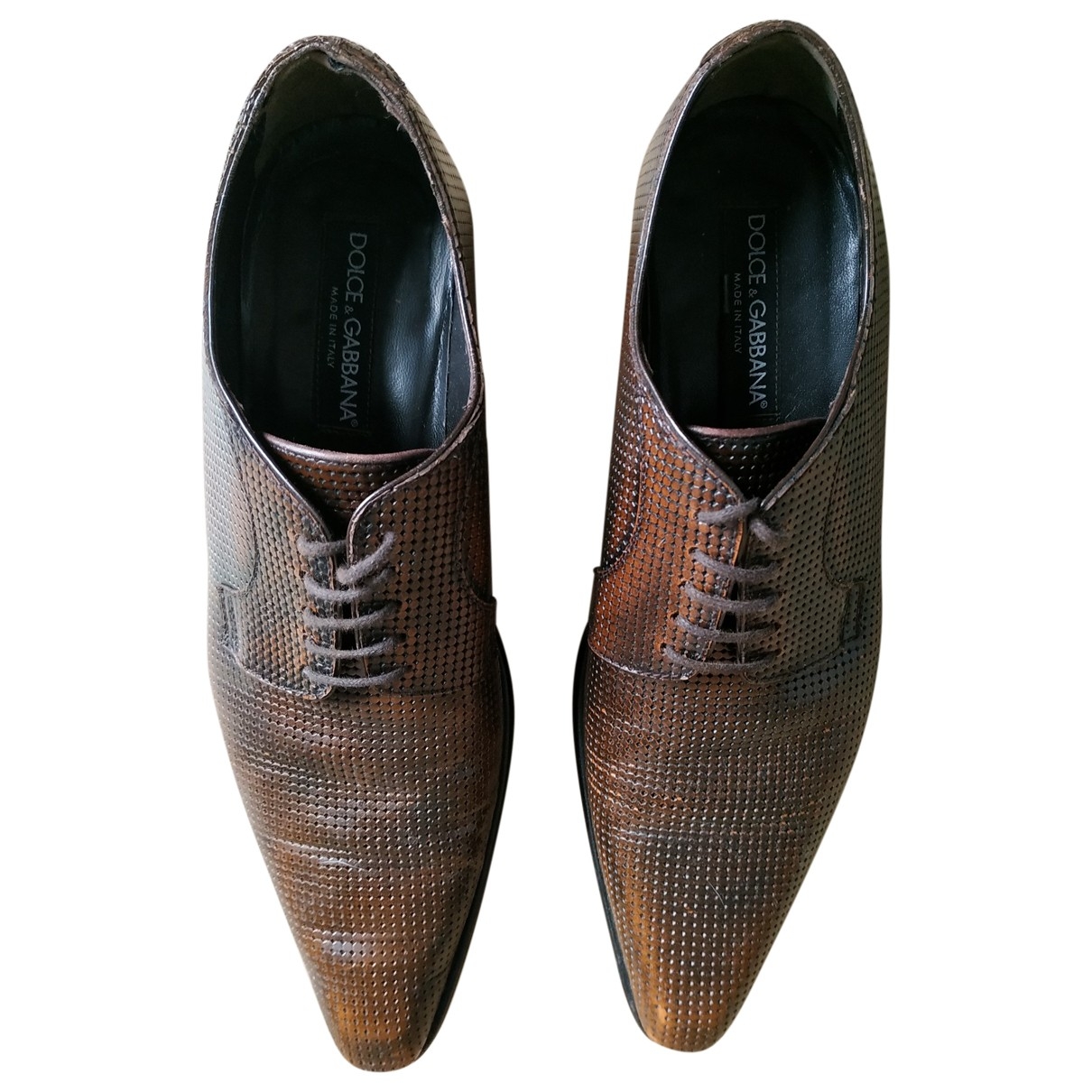 chaussures dorées plates